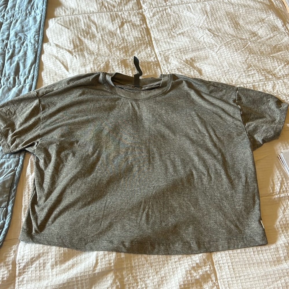 Vuori crop top loose fit